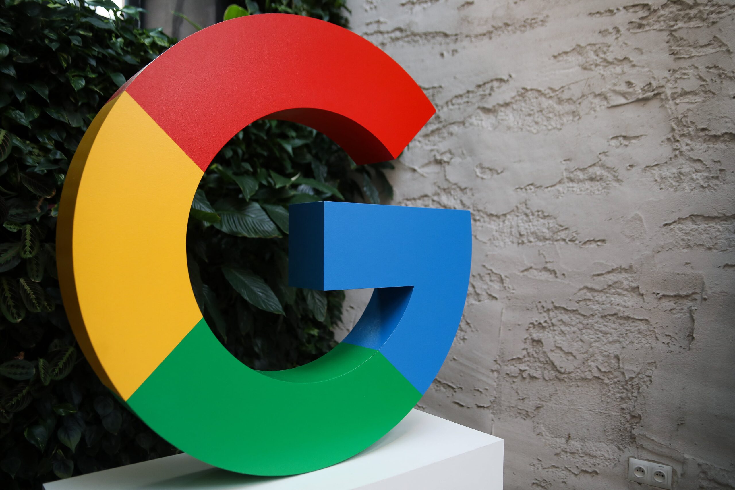 Bruxelles sanctionne Google d’une amende historique, défiant les pressions de Donald Trump