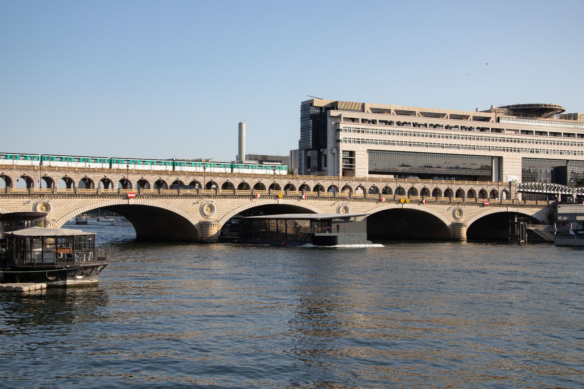 Souveraineté française : des finances publiques sous pression au-delà du simple déficit