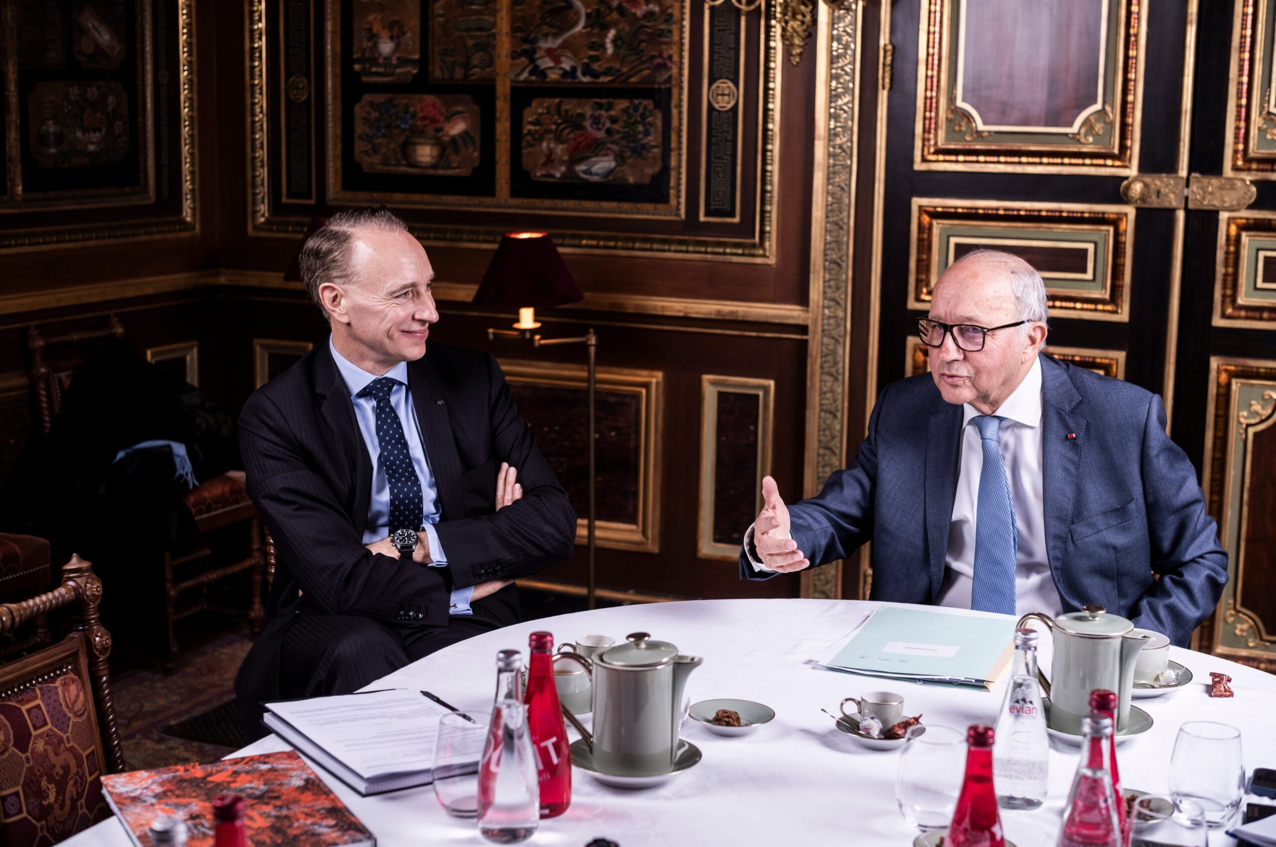 Transition écologique : un dialogue exigeant entre Laurent Fabius et Thomas Buberl alerte sur les risques du volontarisme climatique