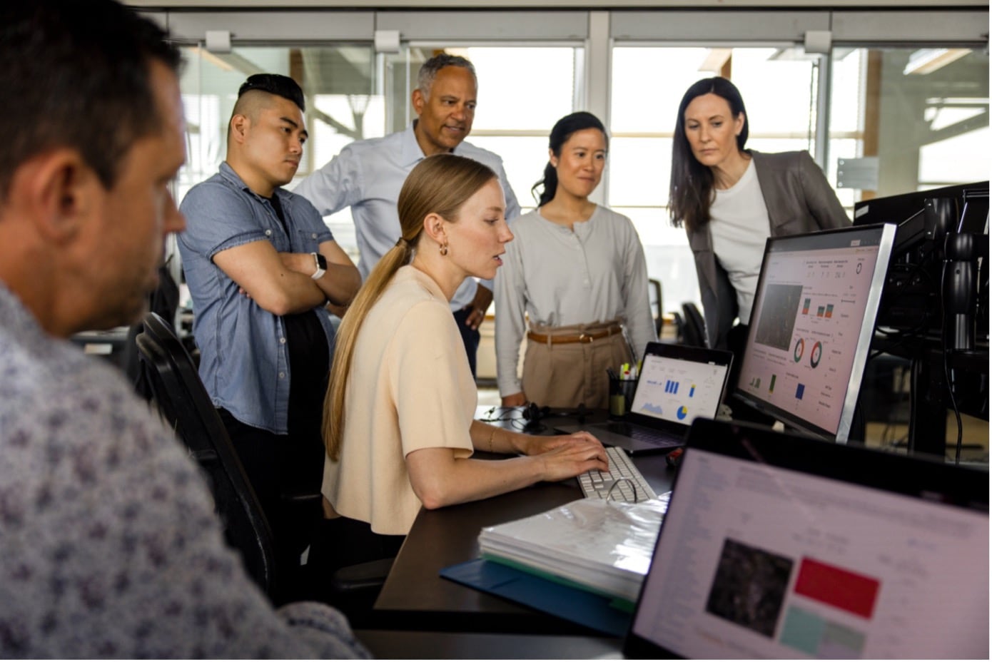 Intelligence artificielle : un levier pour les seniors, un défi pour les jeunes actifs