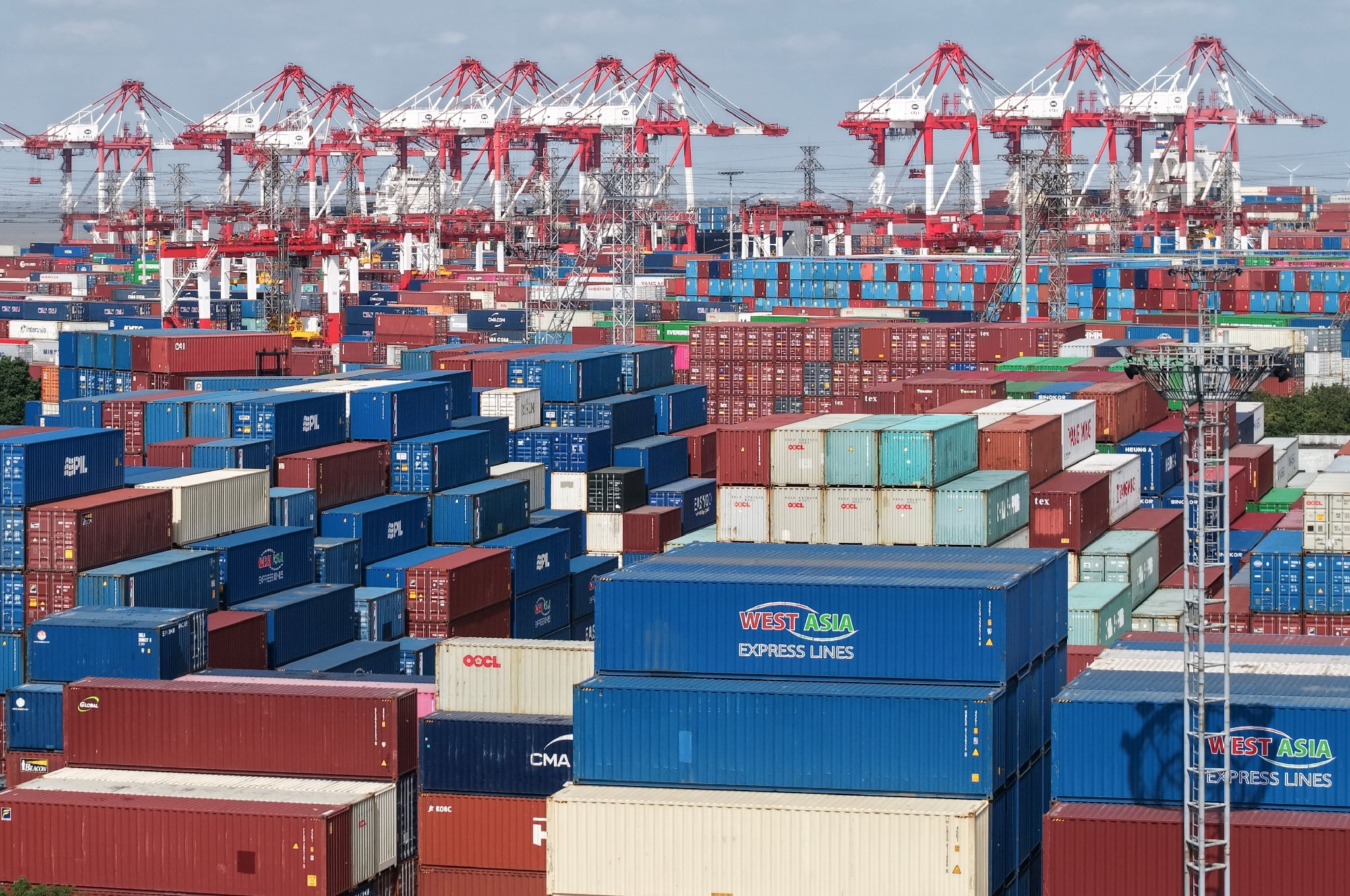 L’excédent commercial chinois franchit pour la première fois la barre des 1 000 milliards de dollars