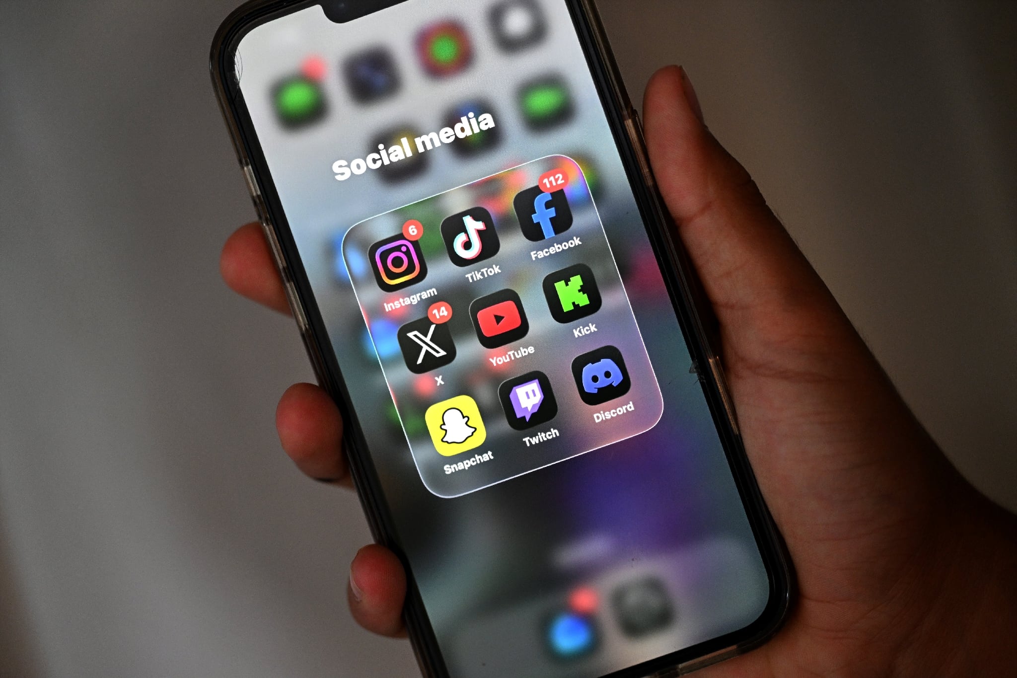 L’Australie impose une interdiction inédite des réseaux sociaux aux moins de 16 ans