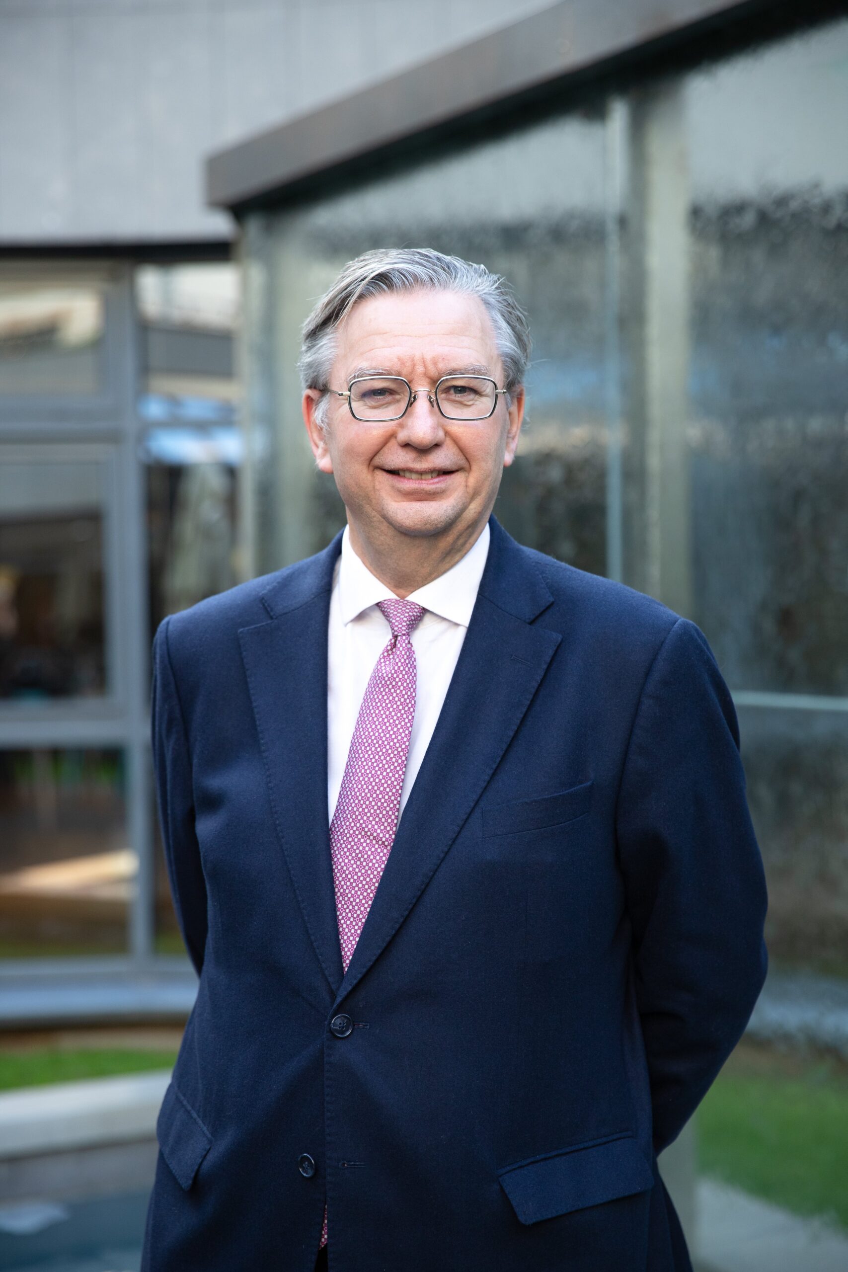 Gabriel Zucman invité à méditer sur les leçons de l’histoire : André Gide et le « Retour de l’URSS » au cœur du débat fiscal